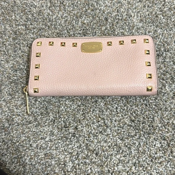 Michael Kors’s wallet - Picture 1 of 3